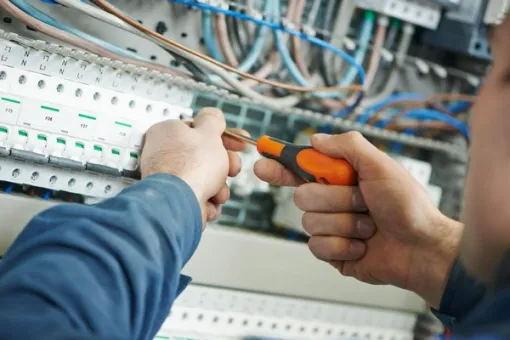 Électricien à Nice : Des Travaux d'Électricité Fiables et Sécurisés pour Votre Habitat et Vos Locaux, Nice, MEMT